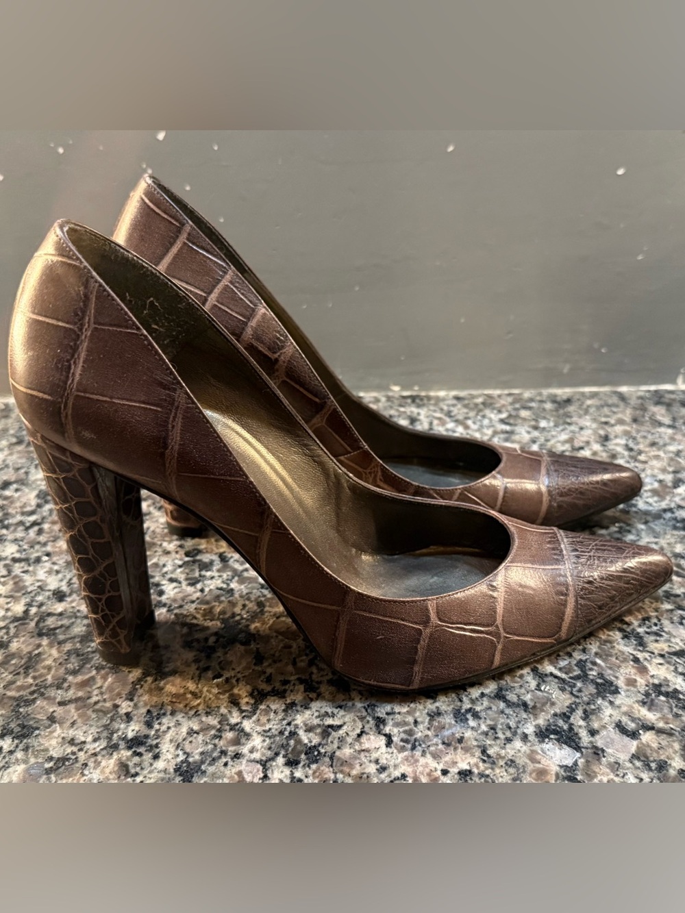Stuart Weitzman Brown Croc Pointed Pumps Size 10